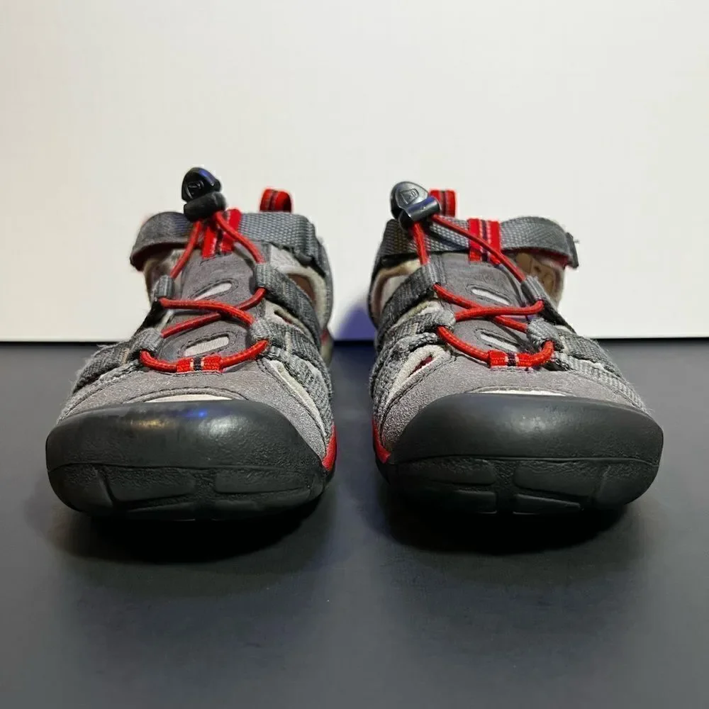 Kids KEEN CNX Waterproof Grey Outdoor Sandals / Size 4